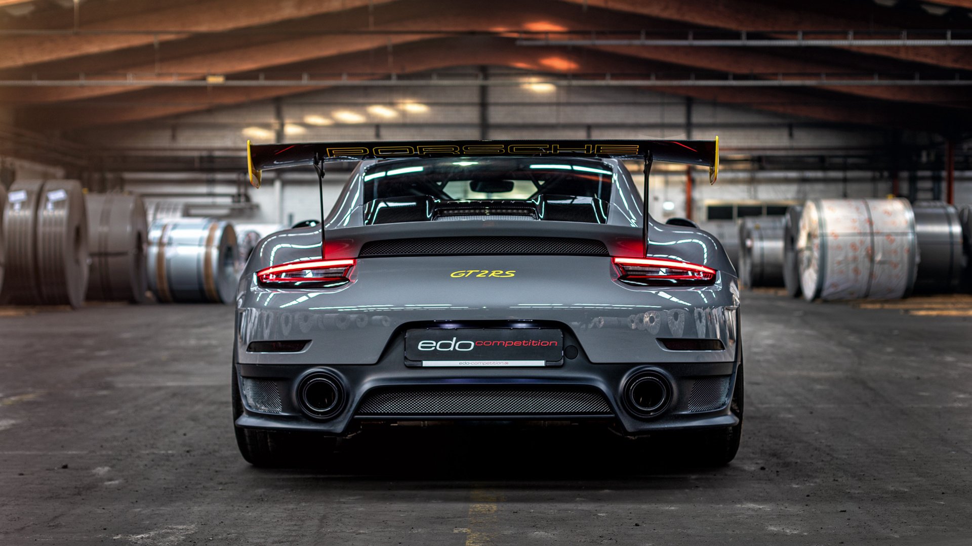 引擎轰鸣与终场哨响，当F1争冠悬念遇上火箭末节风暴